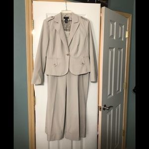 SOLD Worthington Works Stretch Separates Suit